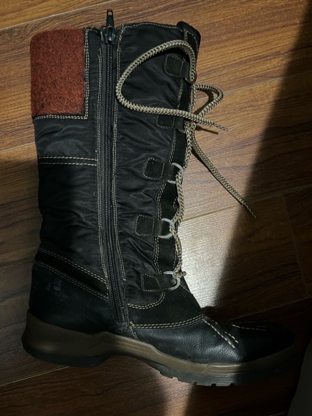 Remonte Black Lace-Up Boot with Red Wool Accent [40]